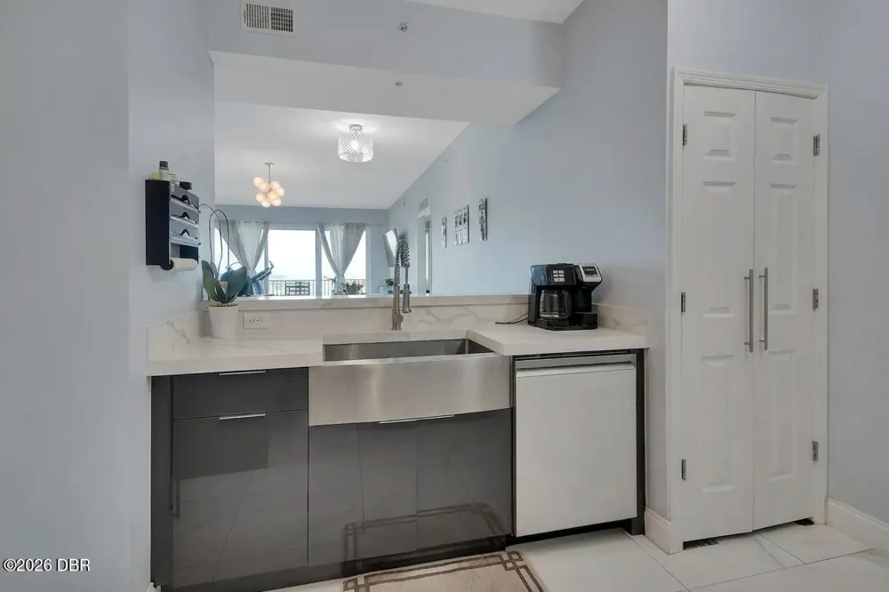 2801 S Ridgewood Avenue #914 South Daytona, FL 32119