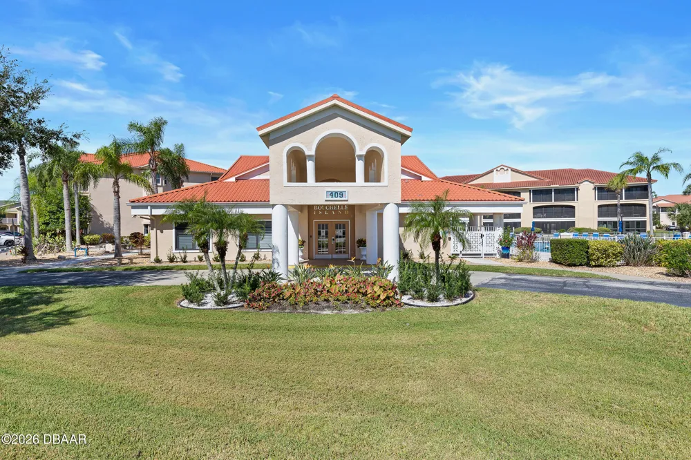 426 Bouchelle Drive #301 New Smyrna Beach, FL 32169