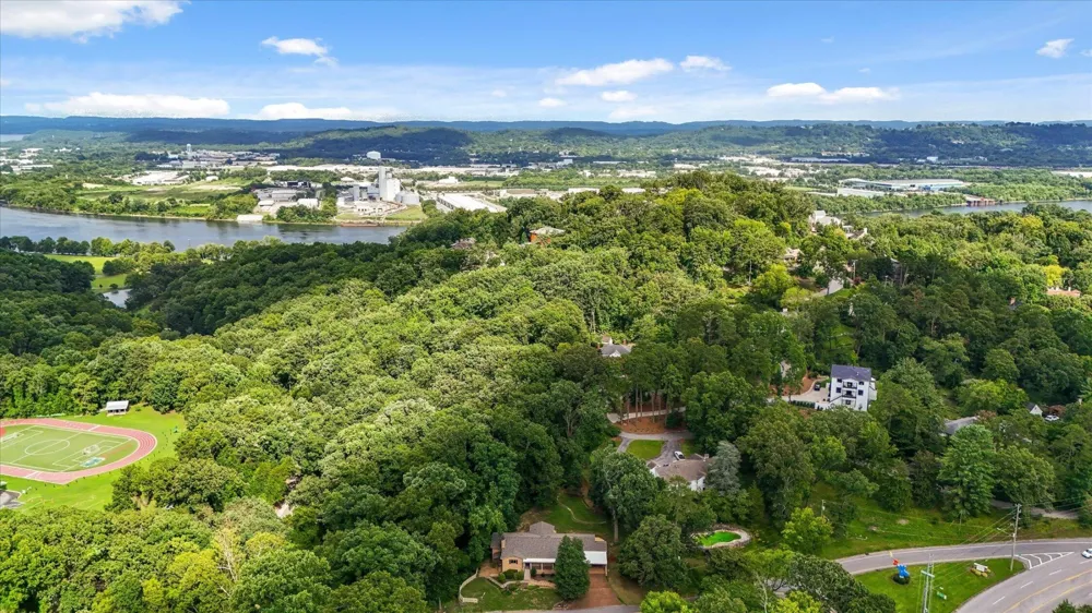 1910 Mcdade Lane Chattanooga, TN 37405
