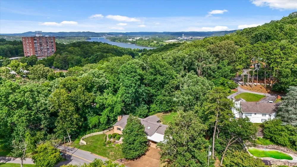 1910 Mcdade Lane Chattanooga, TN 37405