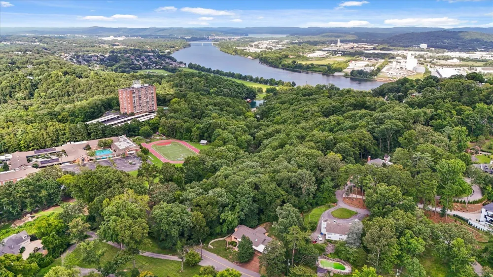 1910 Mcdade Lane Chattanooga, TN 37405