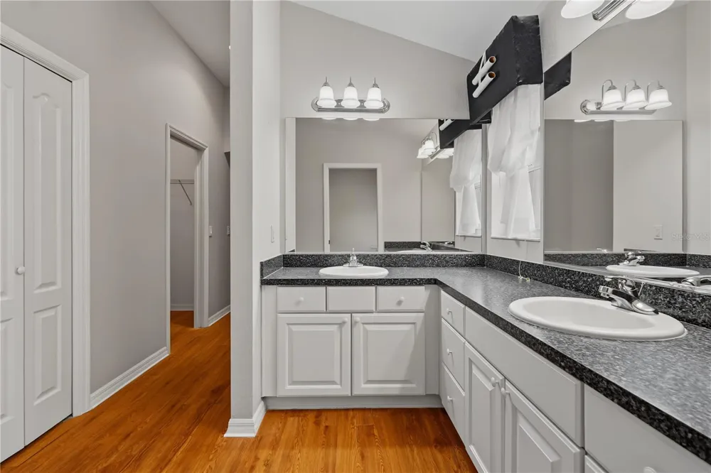 556 KINGSTON WAY The Villages, FL 32162