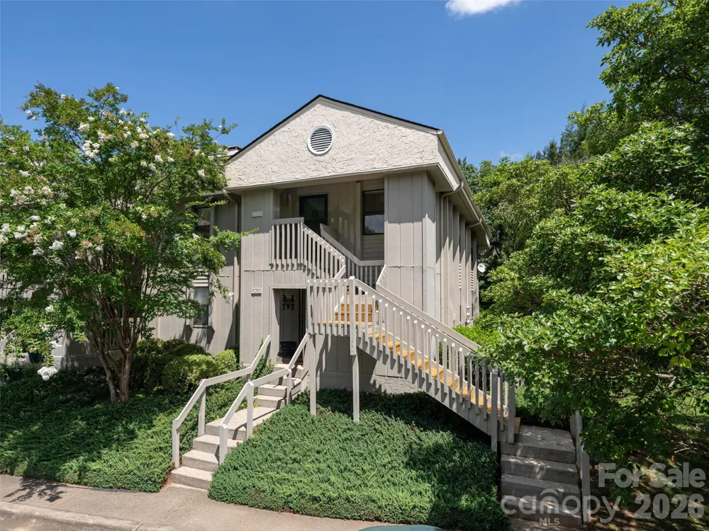 1406 Abbey Circle Asheville, NC 28805