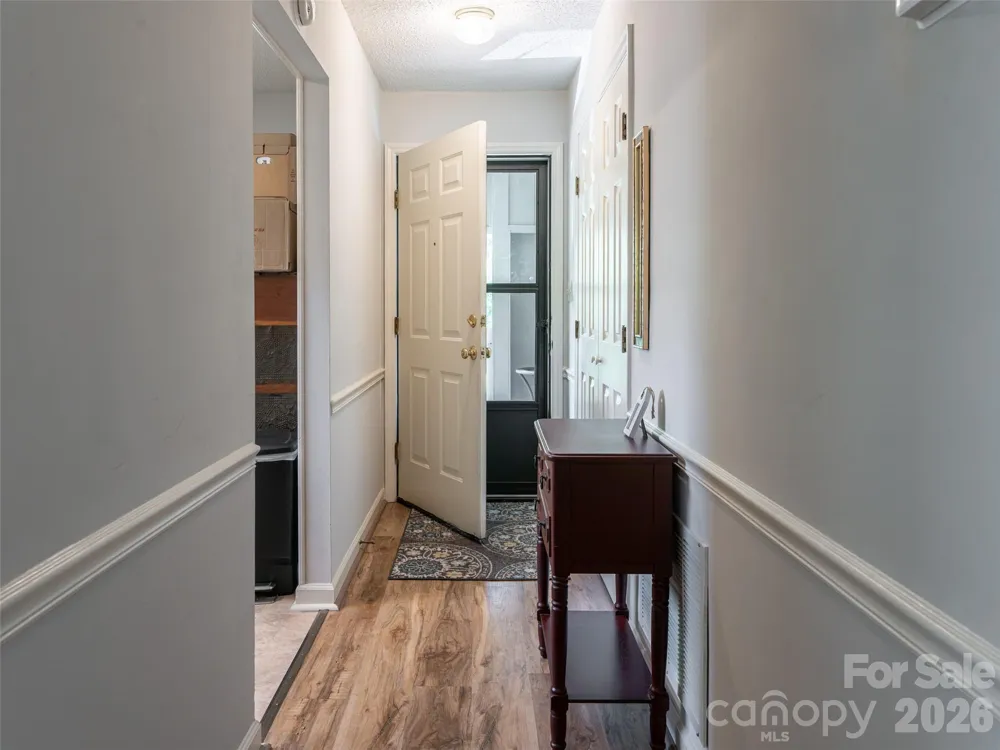 1406 Abbey Circle Asheville, NC 28805