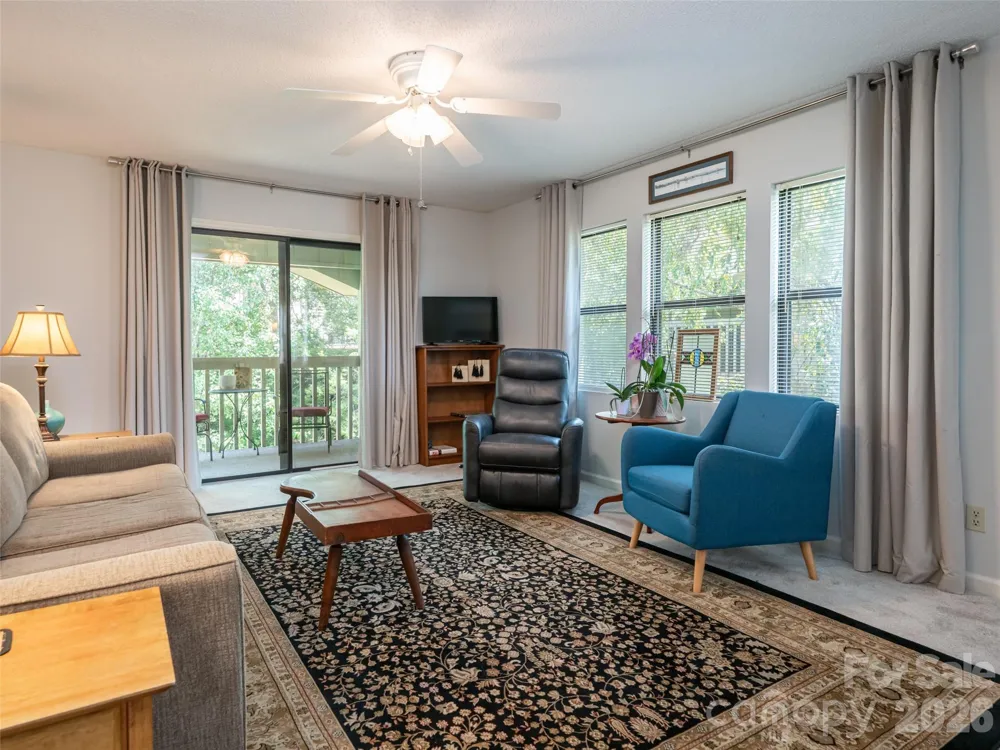 1406 Abbey Circle Asheville, NC 28805
