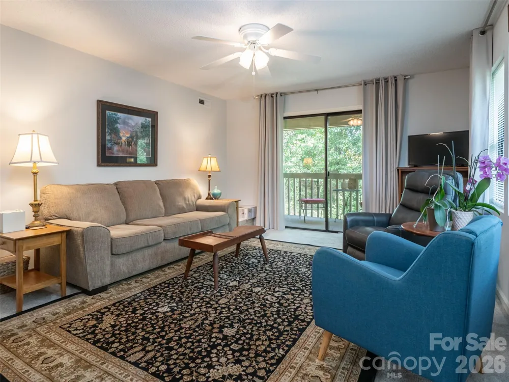 1406 Abbey Circle Asheville, NC 28805