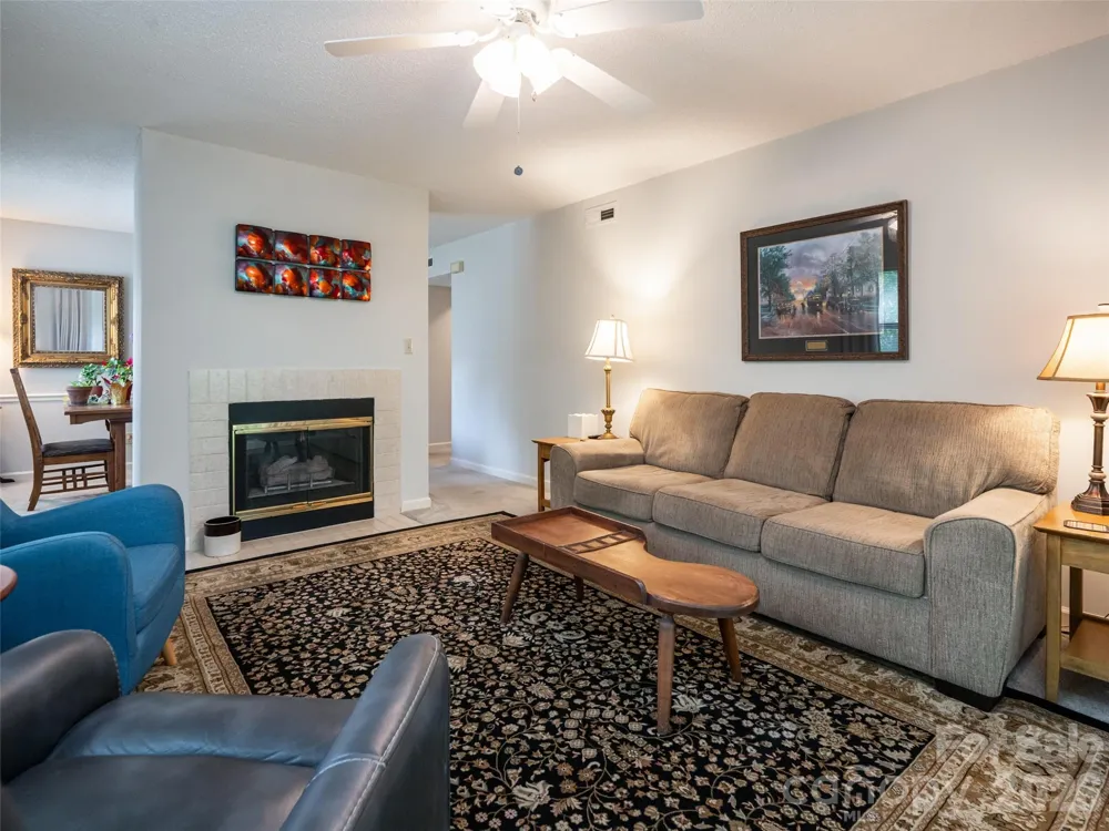 1406 Abbey Circle Asheville, NC 28805