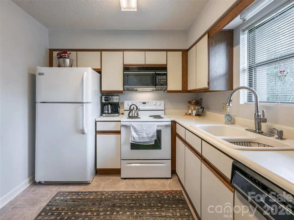 1406 Abbey Circle Asheville, NC 28805