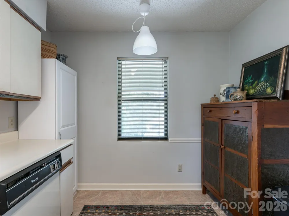 1406 Abbey Circle Asheville, NC 28805