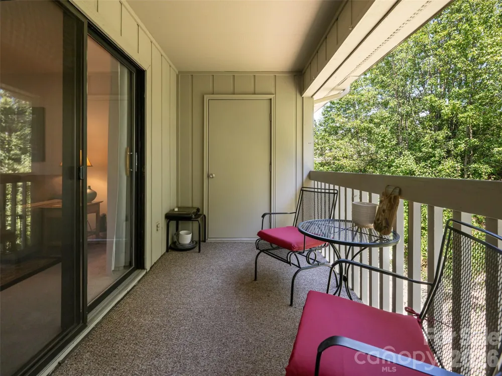1406 Abbey Circle Asheville, NC 28805