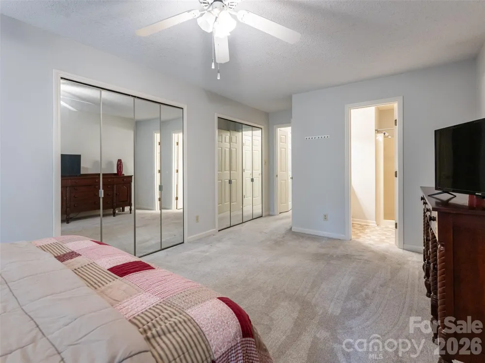 1406 Abbey Circle Asheville, NC 28805