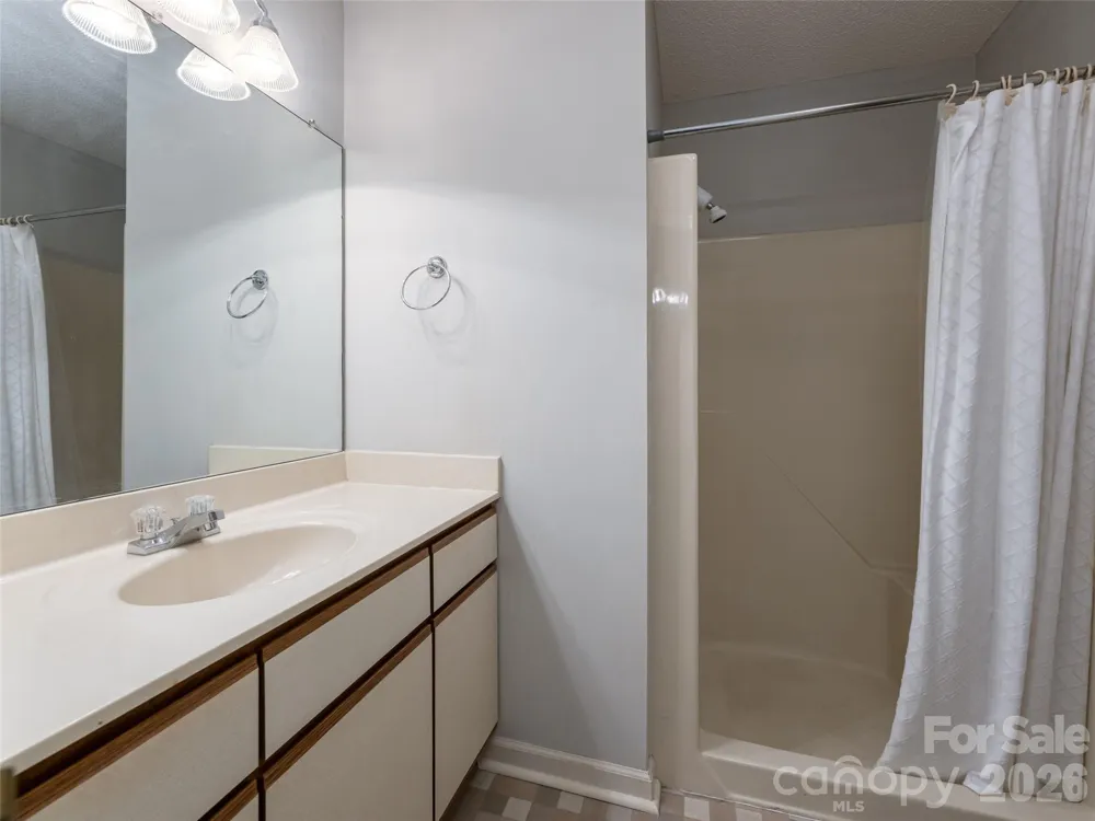 1406 Abbey Circle Asheville, NC 28805