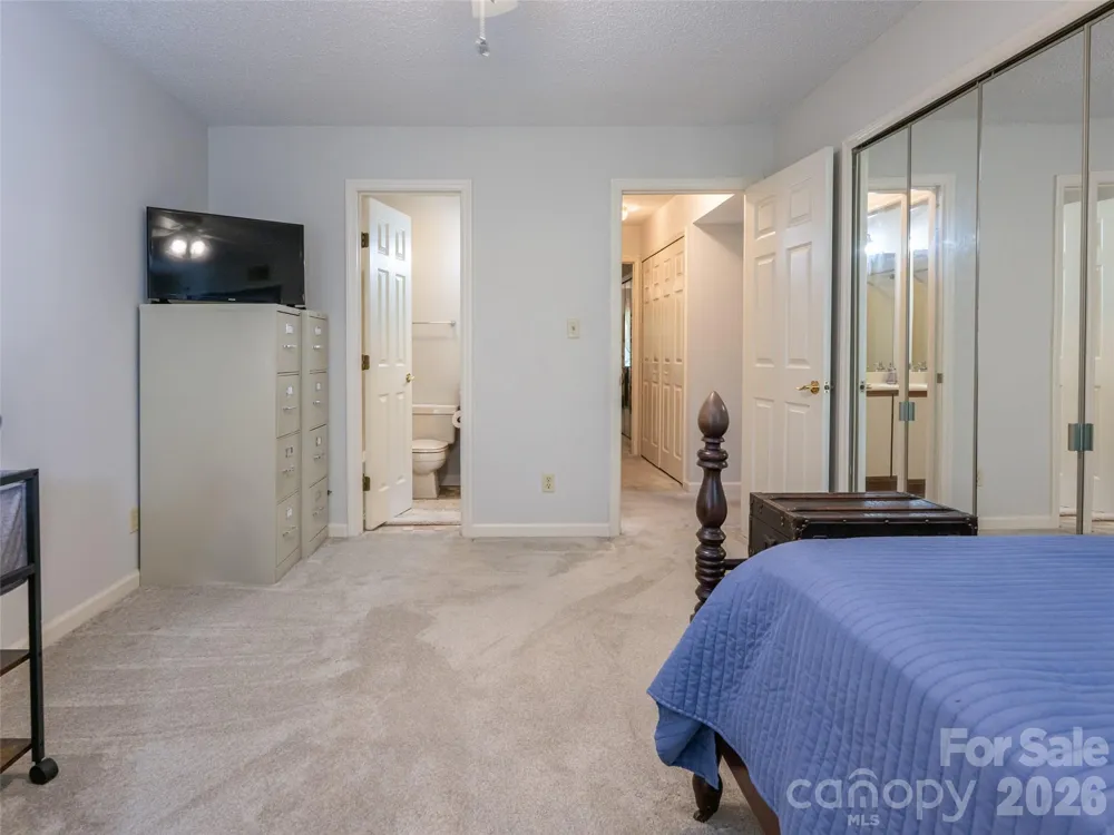 1406 Abbey Circle Asheville, NC 28805