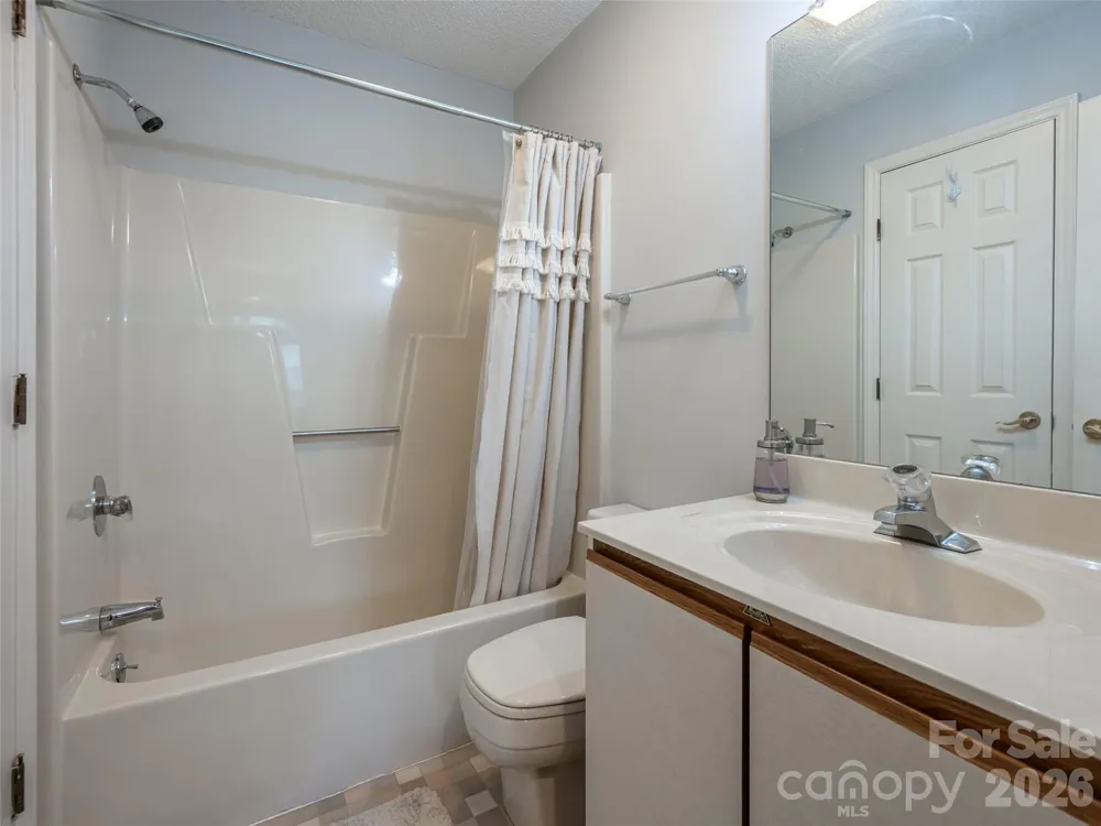 1406 Abbey Circle Asheville, NC 28805