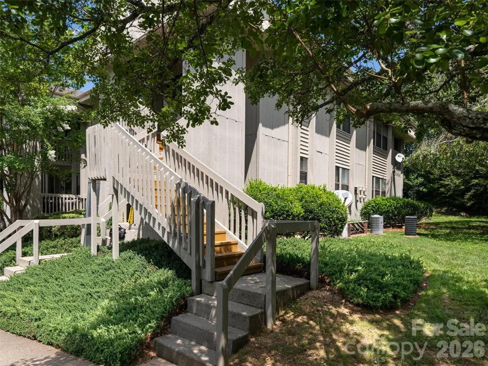 1406 Abbey Circle Asheville, NC 28805