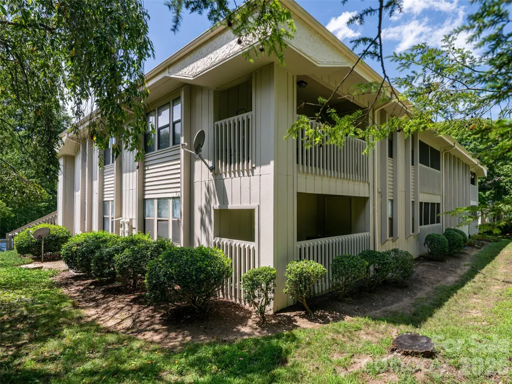 1406 Abbey Circle Asheville, NC 28805