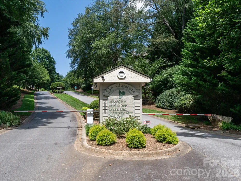 1406 Abbey Circle Asheville, NC 28805