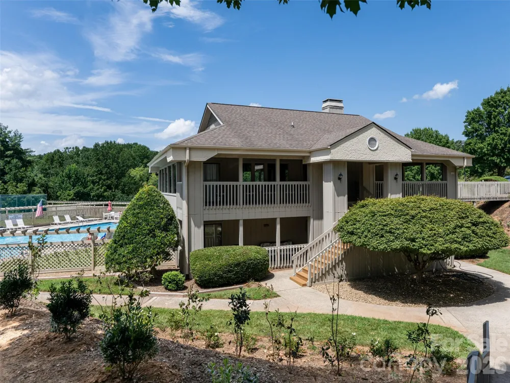 1406 Abbey Circle Asheville, NC 28805