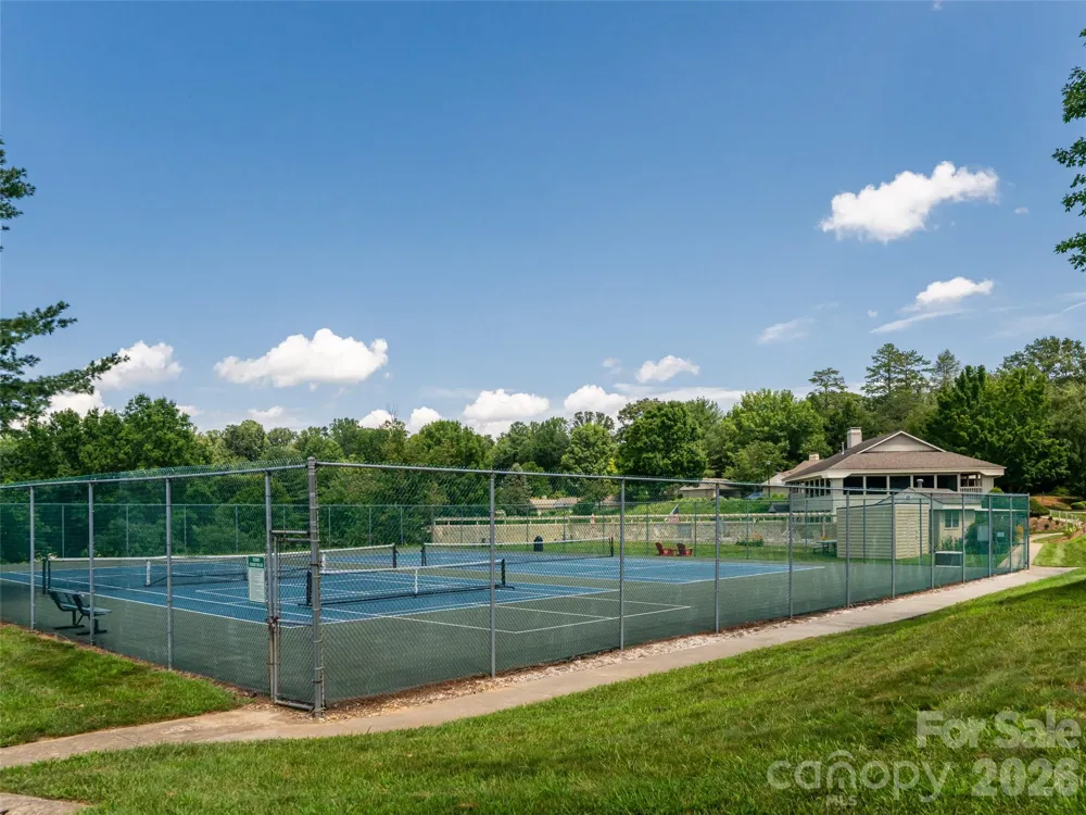 1406 Abbey Circle Asheville, NC 28805