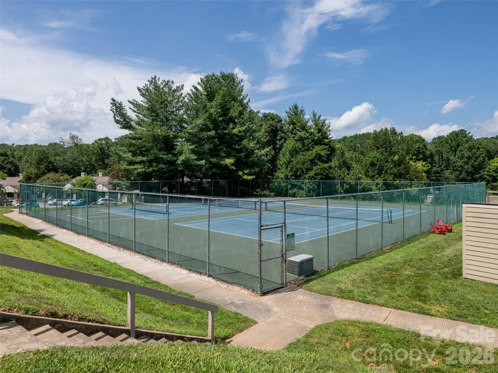 1406 Abbey Circle Asheville, NC 28805