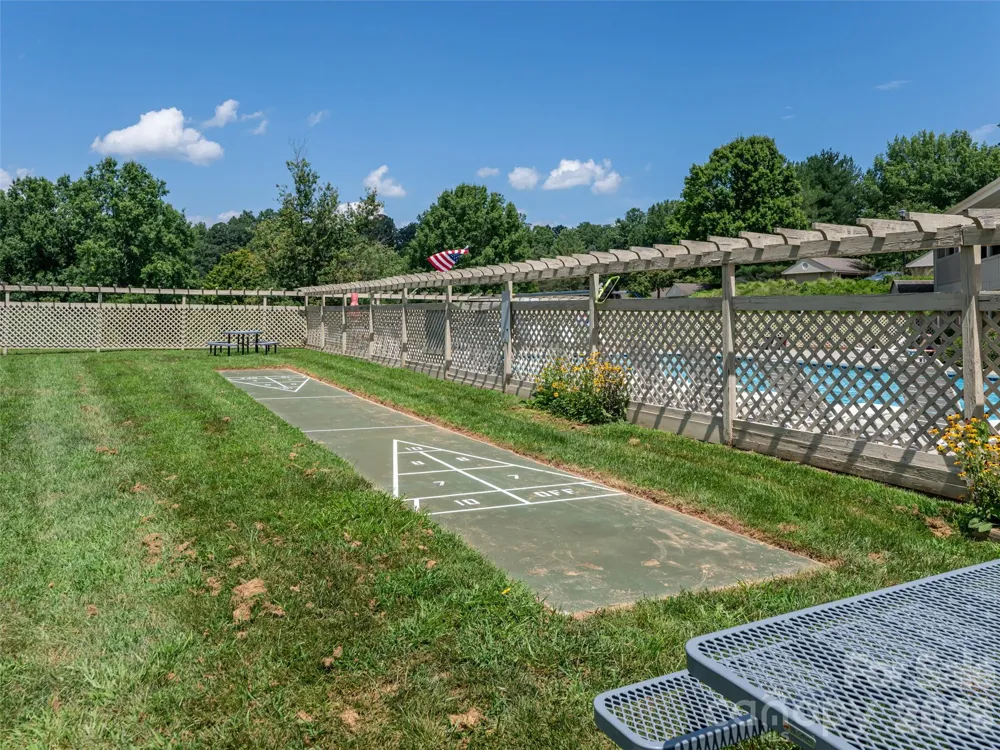 1406 Abbey Circle Asheville, NC 28805