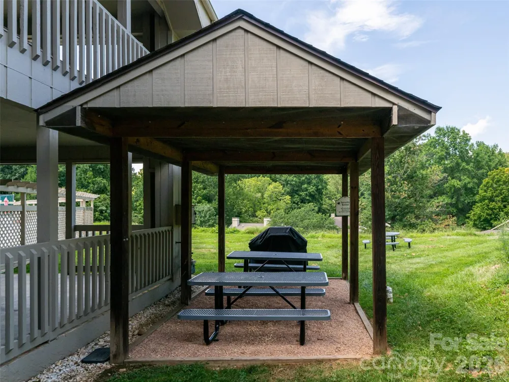 1406 Abbey Circle Asheville, NC 28805