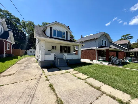 1217 Groesbeck Rd