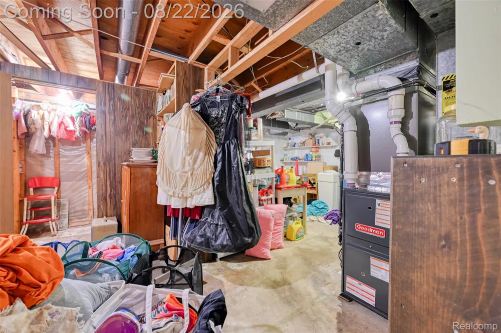 2388 Woodlawn Street Wolverine Lake Village, MI 48390