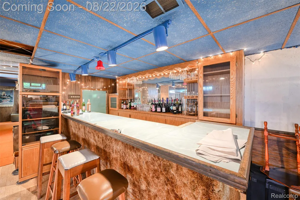 2388 Woodlawn Street Wolverine Lake Village, MI 48390