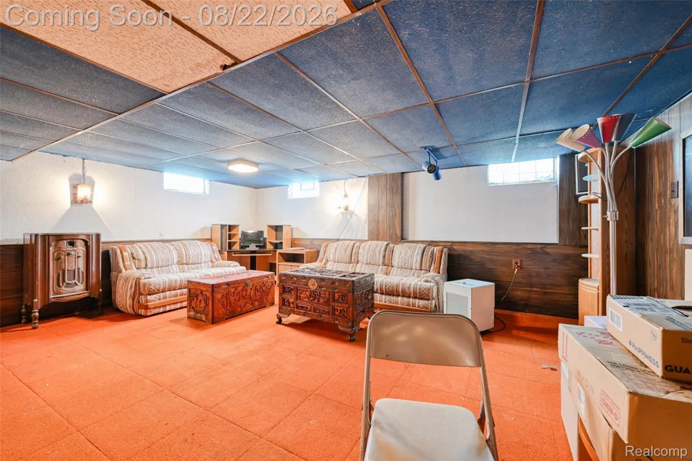 2388 Woodlawn Street Wolverine Lake Village, MI 48390
