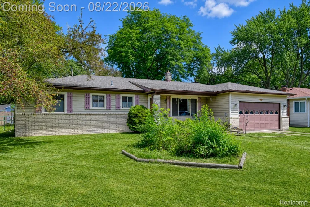 2388 Woodlawn Street Wolverine Lake Village, MI 48390