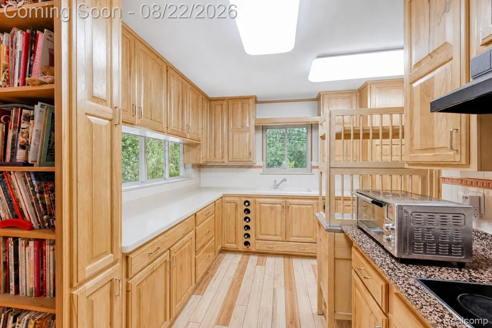 2388 Woodlawn Street Wolverine Lake Village, MI 48390
