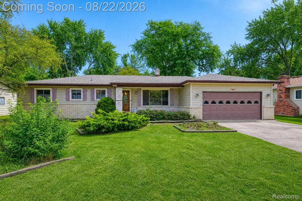 2388 Woodlawn Street Wolverine Lake Village, MI 48390