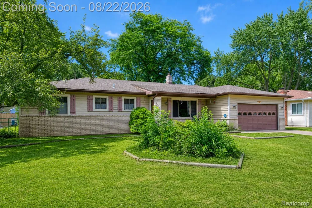 2388 Woodlawn Street Wolverine Lake Village, MI 48390
