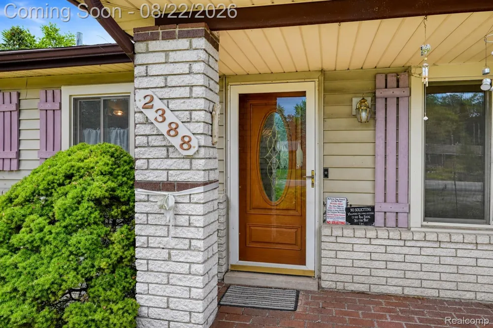 2388 Woodlawn Street Wolverine Lake Village, MI 48390