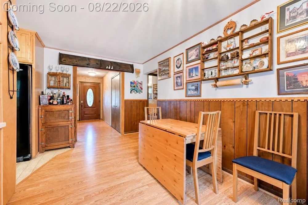 2388 Woodlawn Street Wolverine Lake Village, MI 48390