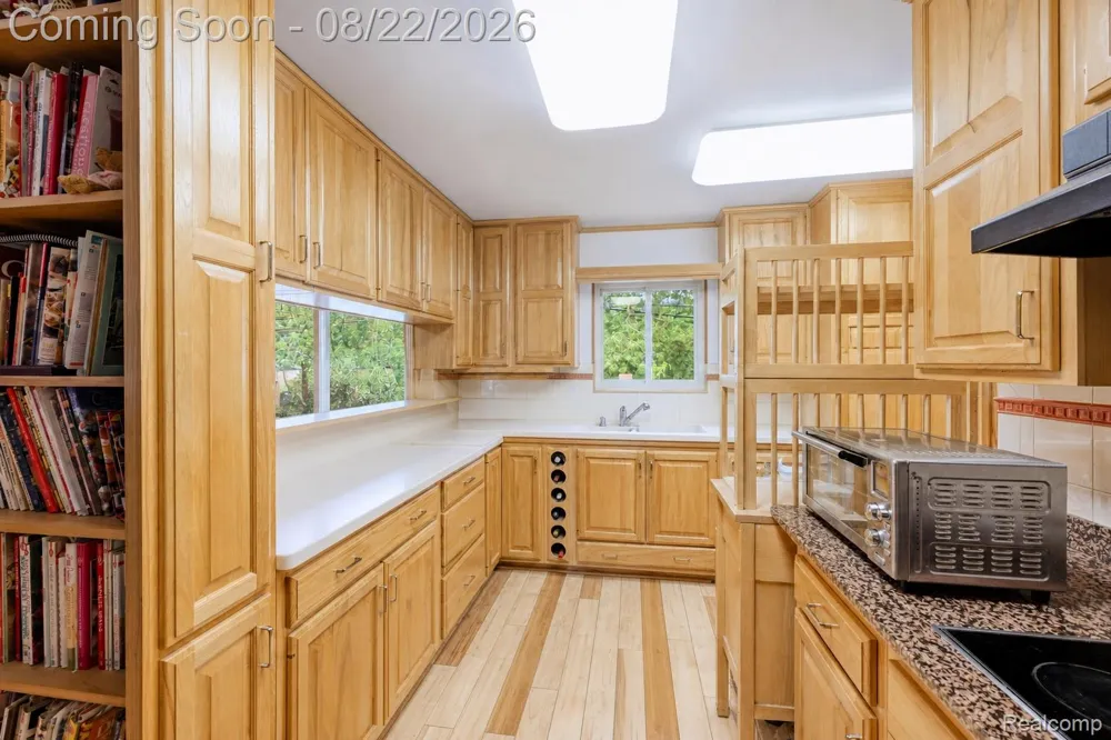 2388 Woodlawn Street Wolverine Lake Village, MI 48390