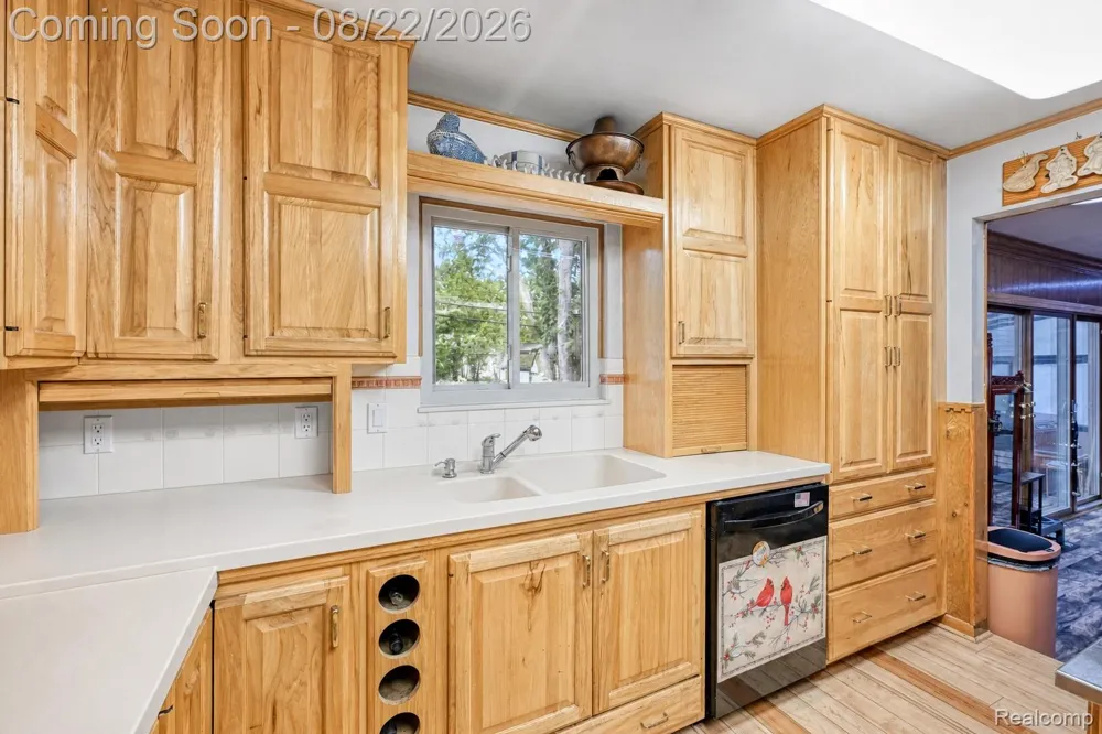2388 Woodlawn Street Wolverine Lake Village, MI 48390