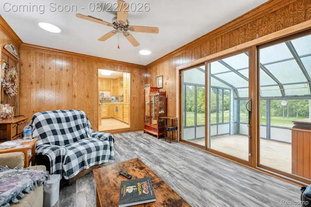 2388 Woodlawn Street Wolverine Lake Village, MI 48390