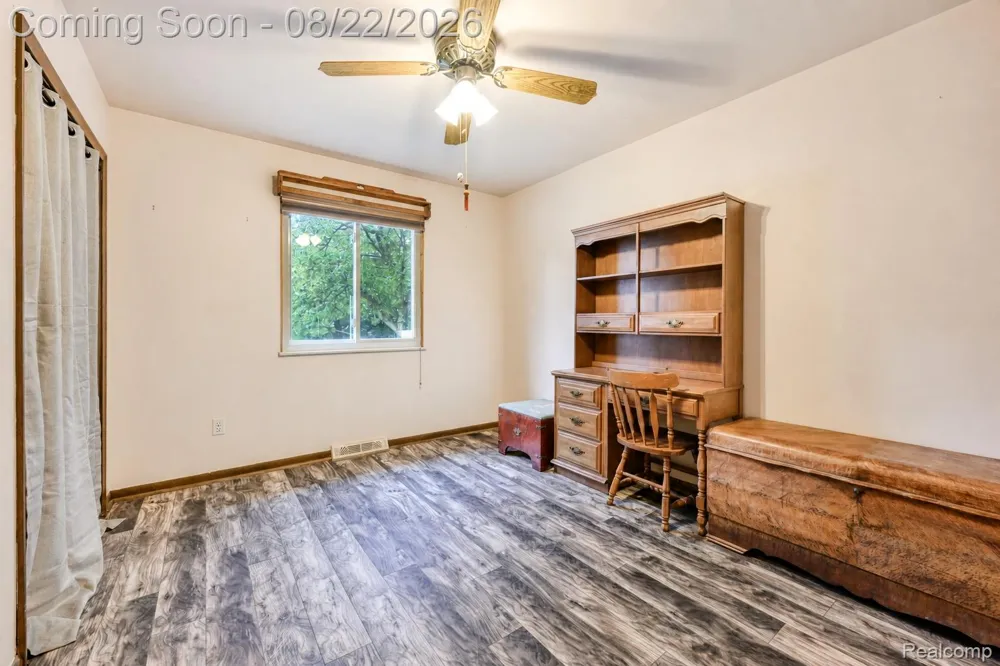 2388 Woodlawn Street Wolverine Lake Village, MI 48390