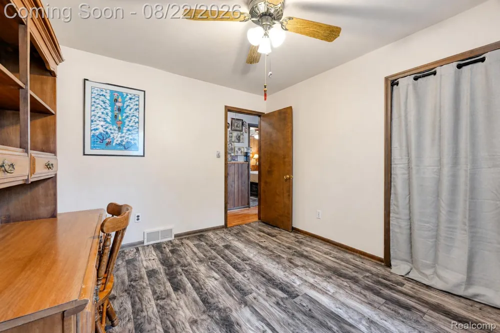 2388 Woodlawn Street Wolverine Lake Village, MI 48390