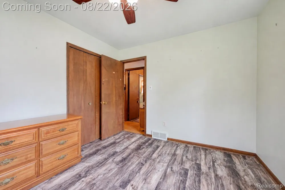 2388 Woodlawn Street Wolverine Lake Village, MI 48390