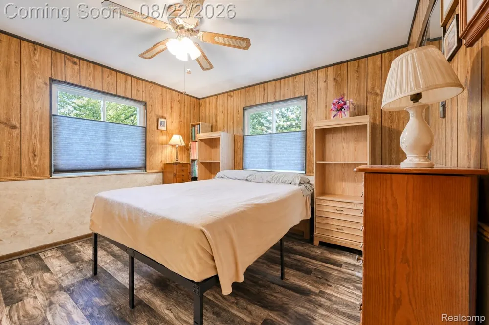2388 Woodlawn Street Wolverine Lake Village, MI 48390
