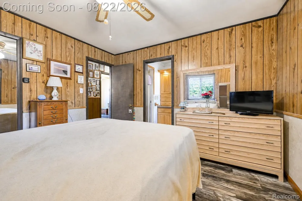 2388 Woodlawn Street Wolverine Lake Village, MI 48390