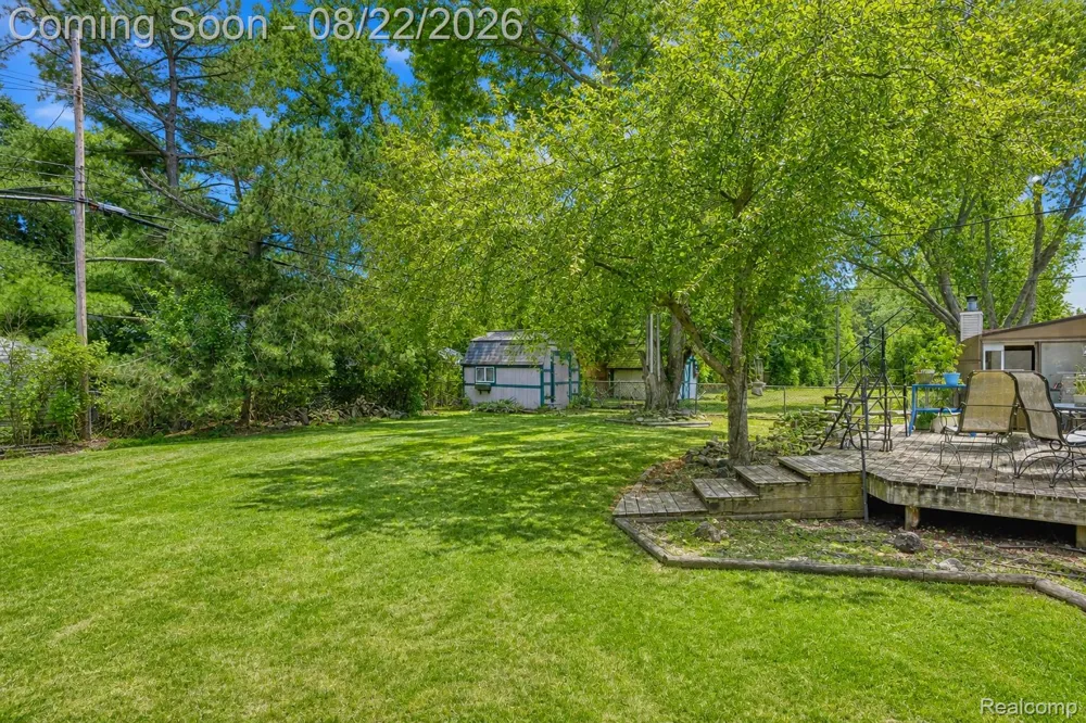 2388 Woodlawn Street Wolverine Lake Village, MI 48390