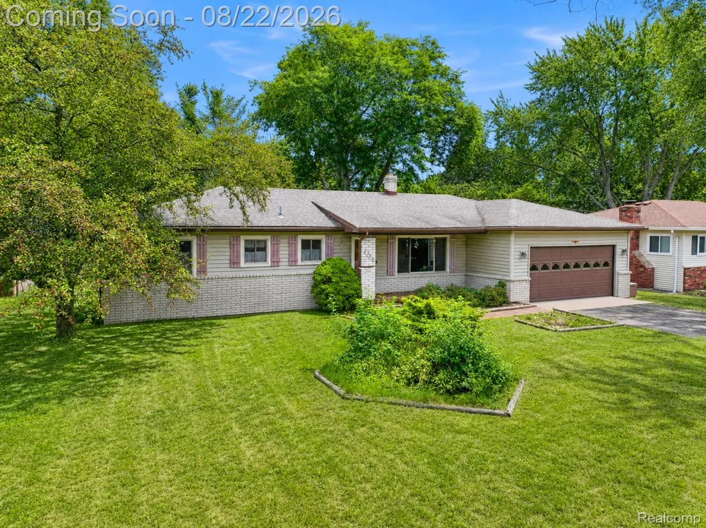 2388 Woodlawn Street Wolverine Lake Village, MI 48390