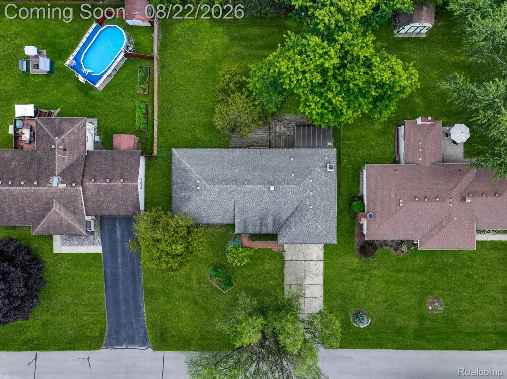 2388 Woodlawn Street Wolverine Lake Village, MI 48390
