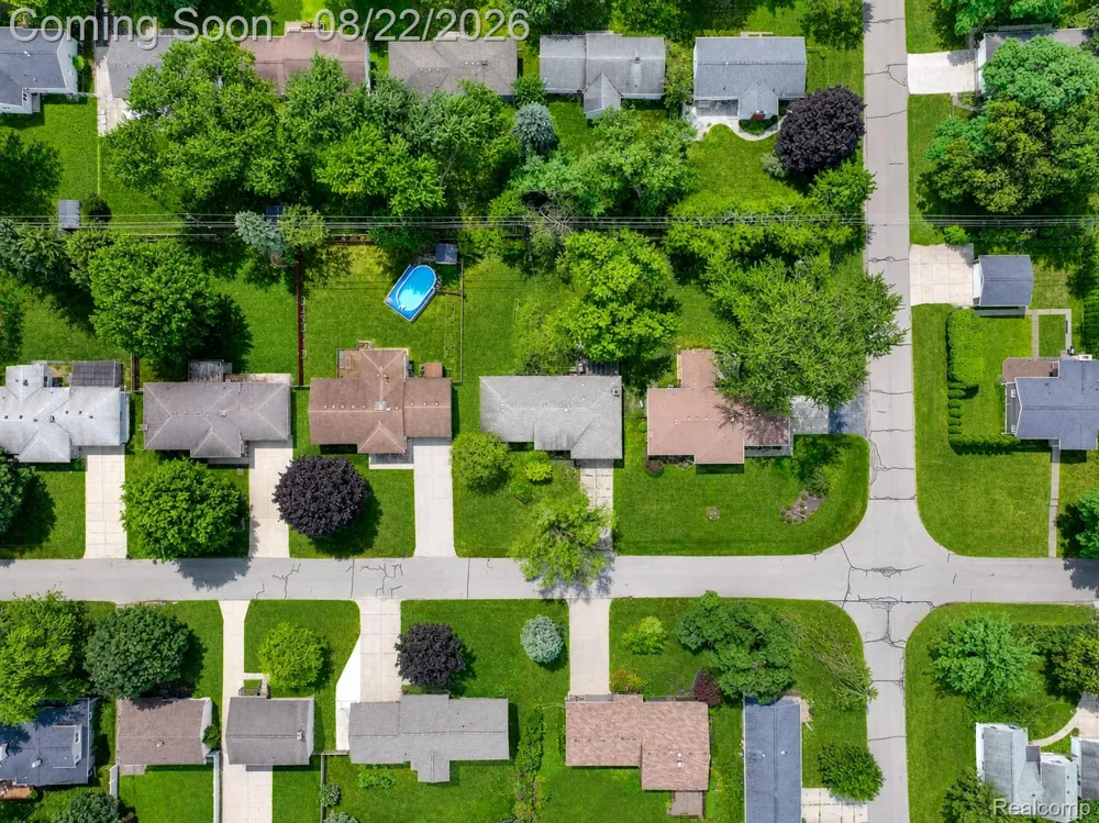 2388 Woodlawn Street Wolverine Lake Village, MI 48390