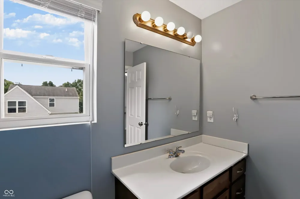 13175 Elster Way Fishers, IN 46037