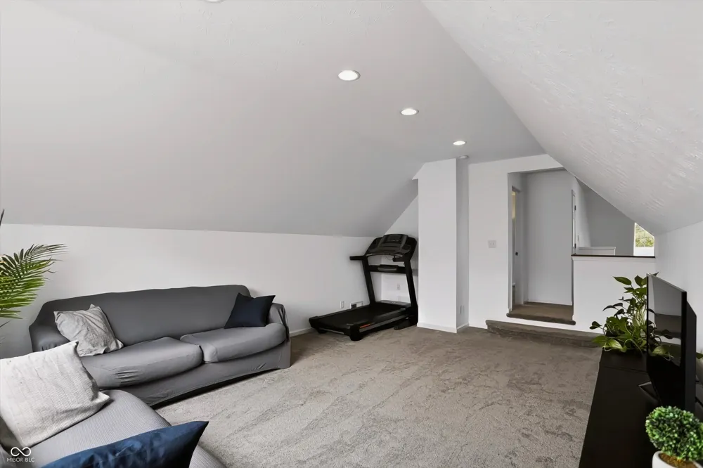 13175 Elster Way Fishers, IN 46037